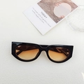Lunettes de soleil œil de chat rétro noires avec verres dégradés orange et monture épaisse - Orange Noir