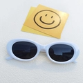 Gafas de sol ovaladas retro con montura blanca y cristales oscuros de estilo vintage - Blanco Porcelana