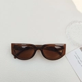 Lunettes de soleil œil de chat rétro avec monture marron translucide et verres bruns - Thé Noir