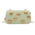 Pochette vert menthe en cuir avec détails galets dorés et bandoulière chaîne serpent - Vert clair