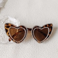 Modische Herz-Sonnenbrille mit Leopardenmuster und doppelter Kristallstein-Verzierung - Leopardenmuster