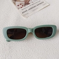 Lunettes de soleil enfant vintage rectangulaires vert sauge mat, verres bruns - Vert clair