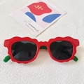 Lunettes de soleil ondulées pour enfants avec monture rouge et branches vertes chic - Monture Rouge Verres Verts