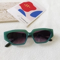 Lunettes de soleil œil de chat à monture épaisse vert foncé et verres gris pour femme - Vert Gelée