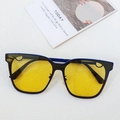 Lunettes de soleil bleues oversize avec verres jaunes et plaquettes de nez en métal - Monture Bleue Verres Jaunes