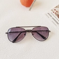 Dettaglio occhiali da sole aviator per bambini con montatura in metallo e lenti viola - Grigio sfumato
