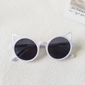 Détail des lunettes de soleil chat blanches pour enfants avec verres ronds anti-UV - Blanc