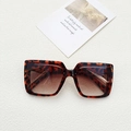Retro oversized square sunglasses featuring a classic tortoiseshell frame and gradient brown lenses - Leopard Print