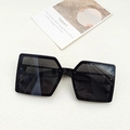 Gafas de sol cuadradas negras extragrandes con detalles de remaches metálicos - Negro y Gris
