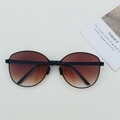 Foldable oversized sunglasses with black frame and gradient brown lenses for travel - Double Tea