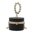 Elegante bolso de fiesta cilíndrico negro con asa de cuentas doradas y cadena de metal - Negro