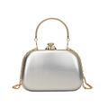 Elegante silberne Abend-Clutch mit goldenem Ringgriff und diamantbesetztem Verschluss - Silber