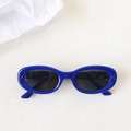 Lunettes de soleil ovales bleu roi vintage avec verres foncés et rivets argent - Bleu Royal