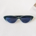 Occhiali da sole vintage cat-eye con montatura verde scuro e lenti sfumate blu - Grigio Superiore Bianco Inferiore