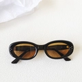 Lunettes de soleil ovales noires avec verres ambre foncé et esthétique vintage rétro - 20311(48□18-140) / Monture noire thé