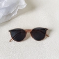 Lunettes de soleil enfant champagne tendance avec verres gris et rivets vintage - Champagne