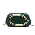 Bolso de muñeca en cuero verde oscuro mate con asa grande de metal dorado en forma de C - Verde
