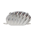 Silberne Abendtasche in Muschelform mit Wellenmuster und feiner Metallkette - Silber