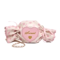 Borsa a tracolla rosa a pois a forma di caramella con ricamo Sweet e cuore - Rosa