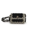 Mini borsa a tracolla intrecciata in perle nere e argento con ciondolo a camelia - Nero e Argento