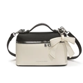 Bolso tipo caja de cuero con diseño bicolor en blanco y negro y lazo colgante - Blanco y Negro