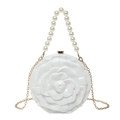 Pochette a rosa 3D bianca in acrilico con manico di perle e catena dorata - Bianco