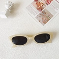 Vintage beige ovale zonnebril voor kinderen met donkere glazen, trendy zomer accessoire - Gelei Wit