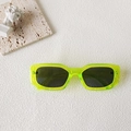 Occhiali da sole retrò rettangolari verde neon trasparente con lenti scure - Montatura Rettangolare Trasparente Verde Fluorescente (Fluorescent Yellow 2)