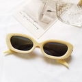 Lunettes de soleil ovales à monture épaisse jaune crème avec verres foncés style vintage - Blanc Cassé