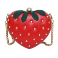 Elegante borsa a tracolla a forma di fragola con borchie dorate e catena in metallo - Rosso