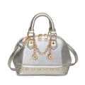 Borsa a conchiglia argento metallizzato con borchie dorate e ciondolo a dadi - Argento