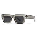 Gafas de sol polarizadas rectangulares con montura gris translúcida y lentes oscuras - C2 Montura Gris Transparente Lentes Grises