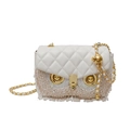 Sac bandoulière matelassé blanc style hibou avec franges de paillettes et chaîne dorée - Blanc Cristal Court