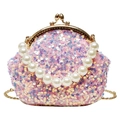 Rosa Pailletten-Clutch mit Perlengriff und goldener Kette in der Vorderansicht - Rosa