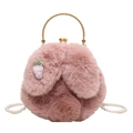 Borsa di peluche rosa con orecchie di coniglio, patch fragola e tracolla di perle - Rosa