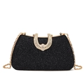 Bolso de noche negro brillante con hebilla en U de strass y cadena dorada fina - Negro