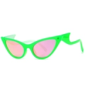 Moderne Cat-Eye-Sonnenbrille mit grünen Rahmen und Wellenbügeln im 45-Grad-Winkel - Fluoreszierender Grüner Rahmen Rosa Linse (C6 Grün Rosa)