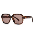 Classic dark tortoiseshell square sunglasses for women with brown gradient lenses - Leopard Tan (C2)