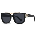 Moderne Oversize-Sonnenbrille in Schwarz mit goldenem V-Detail und dunkelgrauen Gläsern - Schwarzer Rahmen Schwarz Graue Gläser