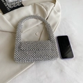Schicke silberne Perlen-Mini-Handtasche mit Metall-Finish und Griff für Abendveranstaltungen - Silber