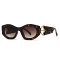 Occhiali da sole vintage tartarugati con stanghette in metallo dorato e lenti marroni - C3 Montatura Leopardata Lenti Tè
