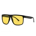 Lunettes de soleil carrées noires avec verres jaunes et détails métalliques gris - Monture Noire Verres Jaunes