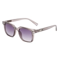 Lunettes de soleil carrées avec monture grise translucide et verres dégradés violets - Monture Gris Translucide Verres Violet Dégradé (C6)