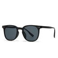 Gafas de sol cuadradas clásicas con montura negra brillante, lentes grises y remaches dobles - Montura Negra Lentes Gris Oscuro