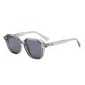 Lunettes de soleil carrées gris translucide avec verres noirs et flèches argentées - Monture Gris Transparent / Verres Gris Foncé (C5)