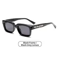Gafas de sol cuadradas negras con lentes grises y detalles de alas plateadas - Montura Negra Lentes Gris Negro (C1)