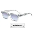 Gafas de sol cuadradas azul mate con lentes grises y detalle de logo de ala - Montura Azul Mate Lente Azul Gris (C2)