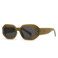 Gafas de sol ovaladas modernas con montura verde oliva y remaches de estrella plata - C2 Verde Oliva Lente Negra