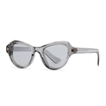 Schmale Schmetterlings-Sonnenbrille mit transparentgrauem Rahmen und hellgrauen Gläsern - Transparentes Grau (C5)