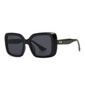 Moderne Oversize-Sonnenbrille in Schwarz mit goldenen Metallnieten im Retro-Stil - Schwarz